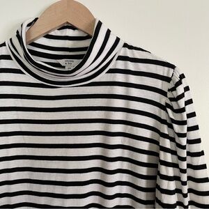 Crown & Ivy Black and White Striped Puff Shoulder Long Sleeve Turtleneck…